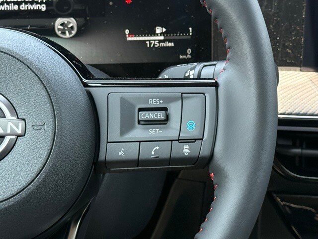 2025 Nissan Kicks SR Image 18 of 33