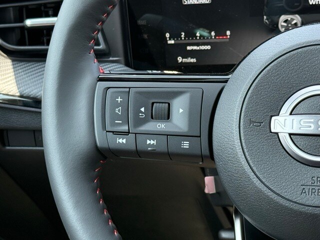 2025 Nissan Kicks SR Image 17 of 33