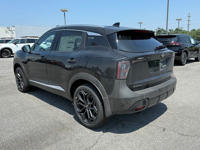 2025 Nissan Kicks SR Image 6 of 33