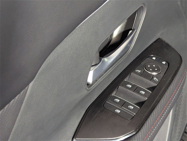 Vehicle image 17 of 21