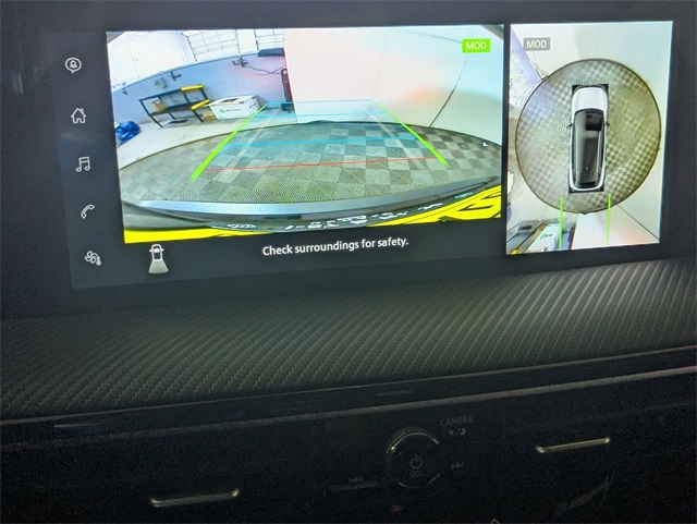 Vehicle image 15 of 21