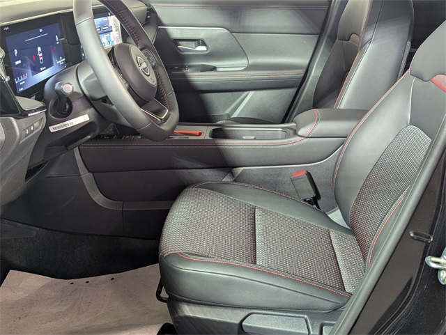 Vehicle image 10 of 21