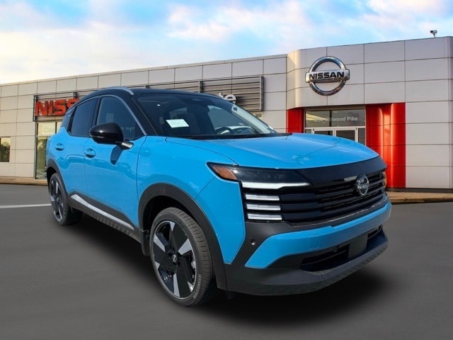 2025 Nissan Kicks SR Image 2 of 31