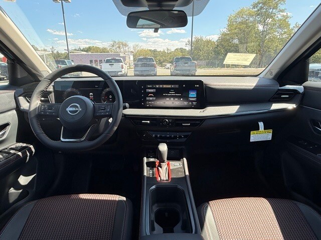 2025 Nissan Kicks SR Image 14 of 31