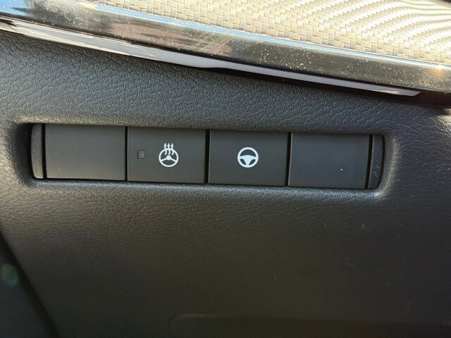 2025 Nissan Kicks SR Image 28 of 31