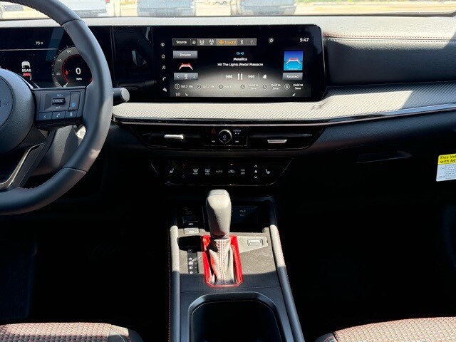 2025 Nissan Kicks SR Image 16 of 31