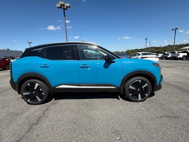 2025 Nissan Kicks SR Image 4 of 31