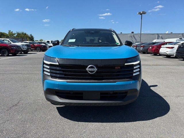 2025 Nissan Kicks SR Image 3 of 31