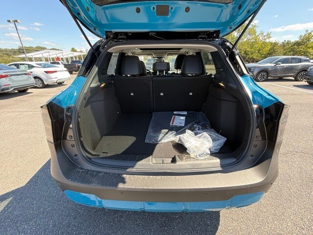 2025 Nissan Kicks SR Image 9 of 31