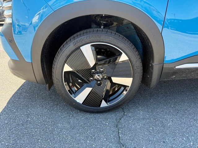 2025 Nissan Kicks SR Image 8 of 31