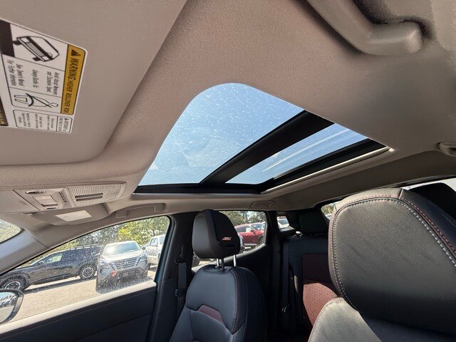 2025 Nissan Kicks SR Image 17 of 31