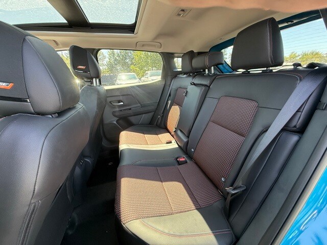 2025 Nissan Kicks SR Image 11 of 31