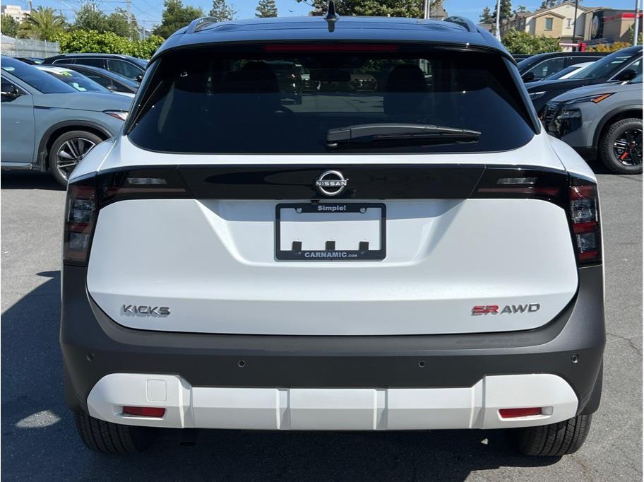 Vehicle image 4 of 23
