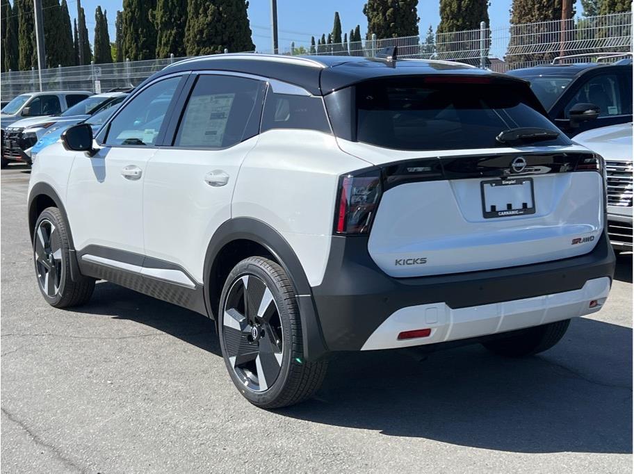 Vehicle image 5 of 23