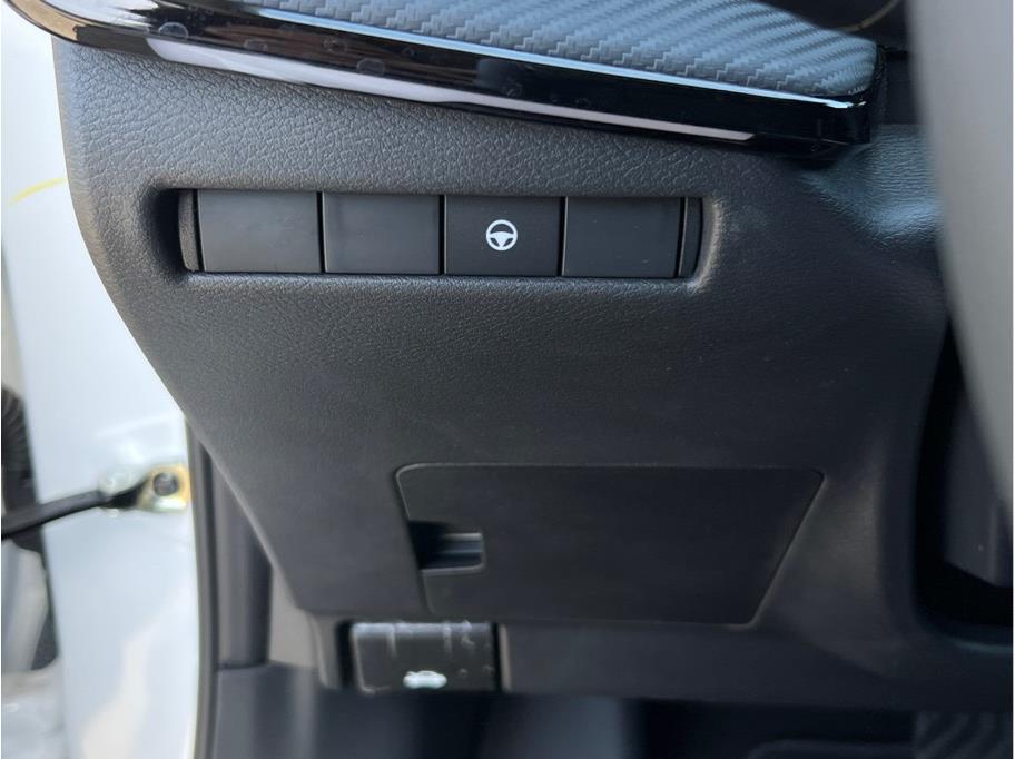 Vehicle image 19 of 23
