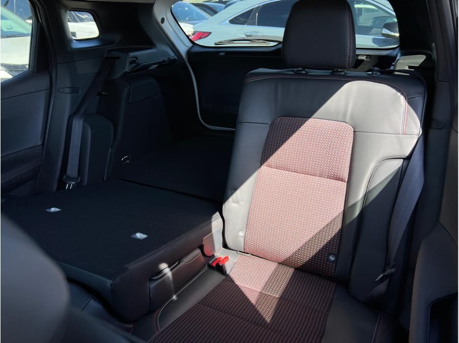 Vehicle image 9 of 23