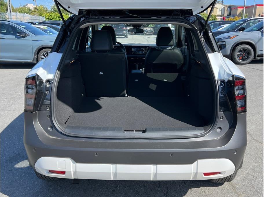 Vehicle image 7 of 23