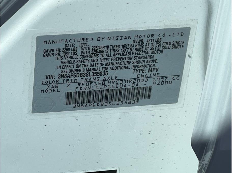 Vehicle image 21 of 23