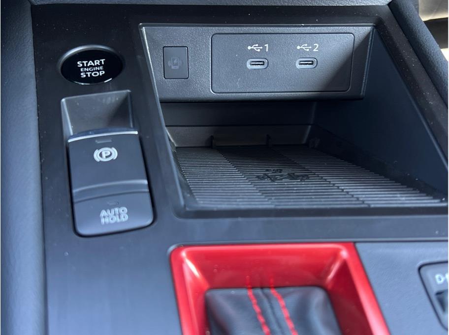 Vehicle image 17 of 23