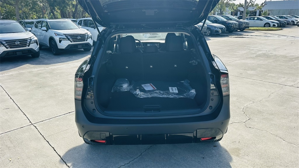 Vehicle image 27 of 28