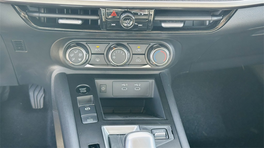 Vehicle image 23 of 28