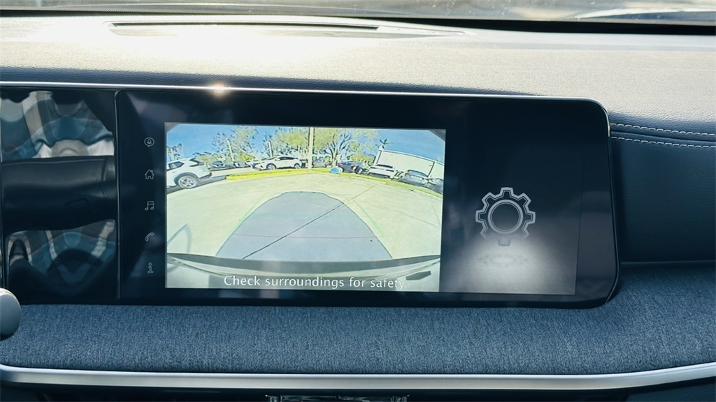 Vehicle image 22 of 28