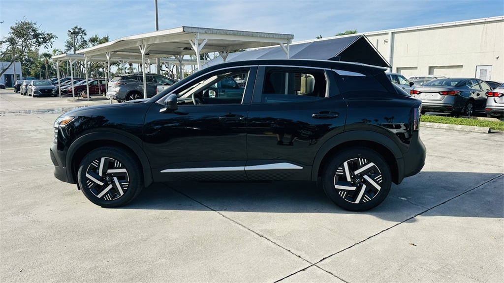 Vehicle image 8 of 28