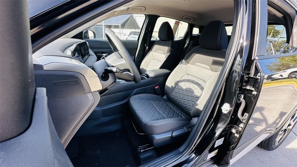 Vehicle image 25 of 28