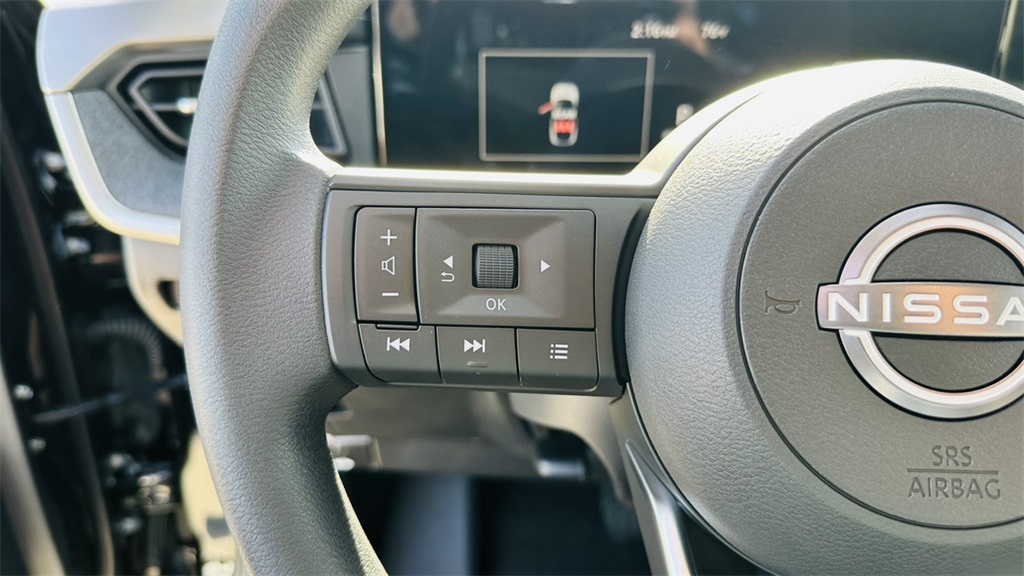 Vehicle image 17 of 28