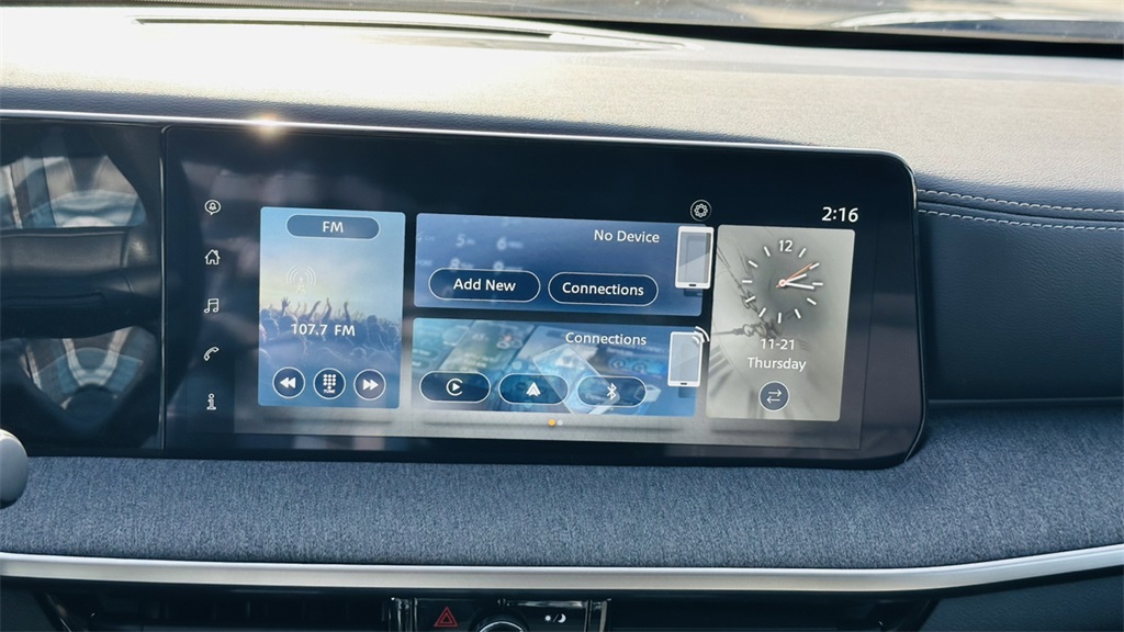 Vehicle image 21 of 28