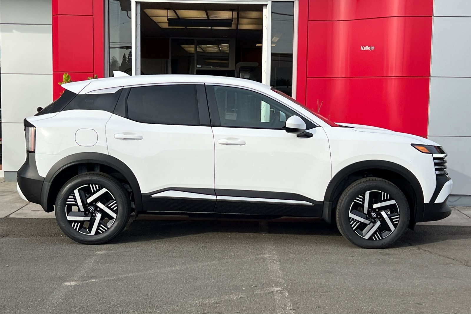 Vehicle image 4 of 24