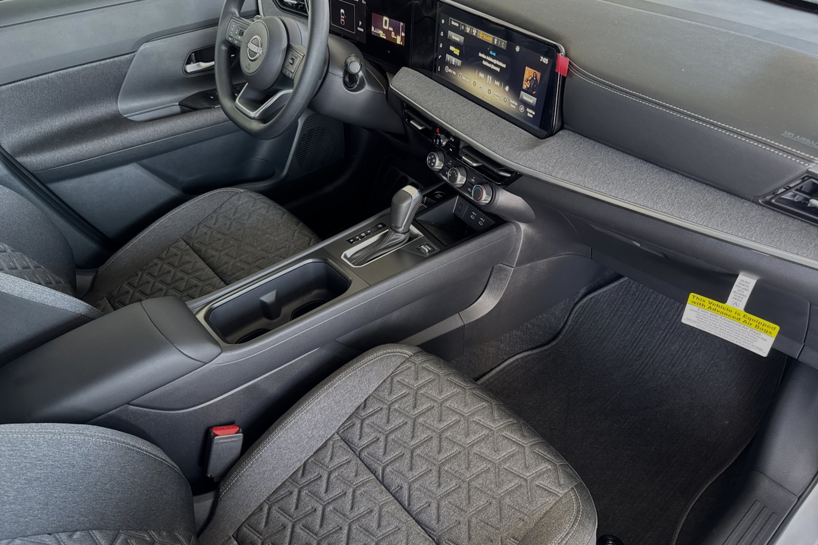 Vehicle image 16 of 24
