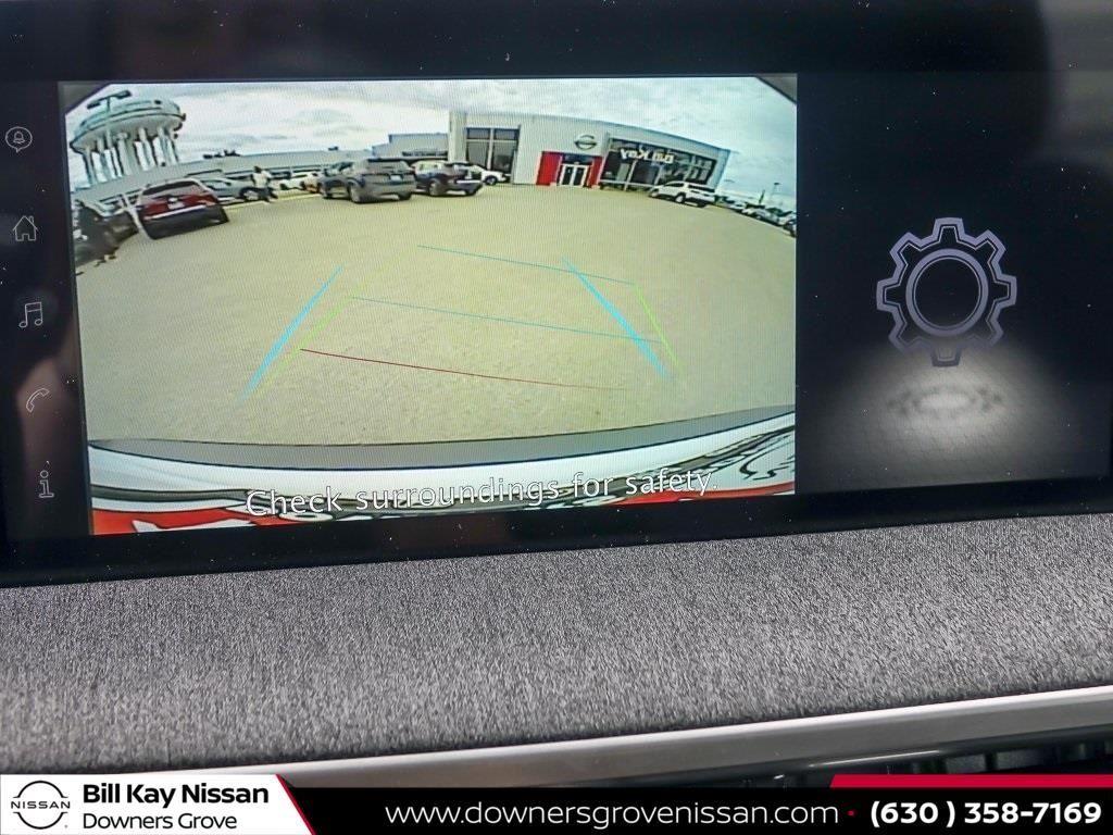 Vehicle image 16 of 19