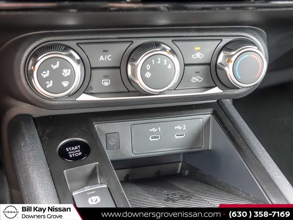 Vehicle image 17 of 19