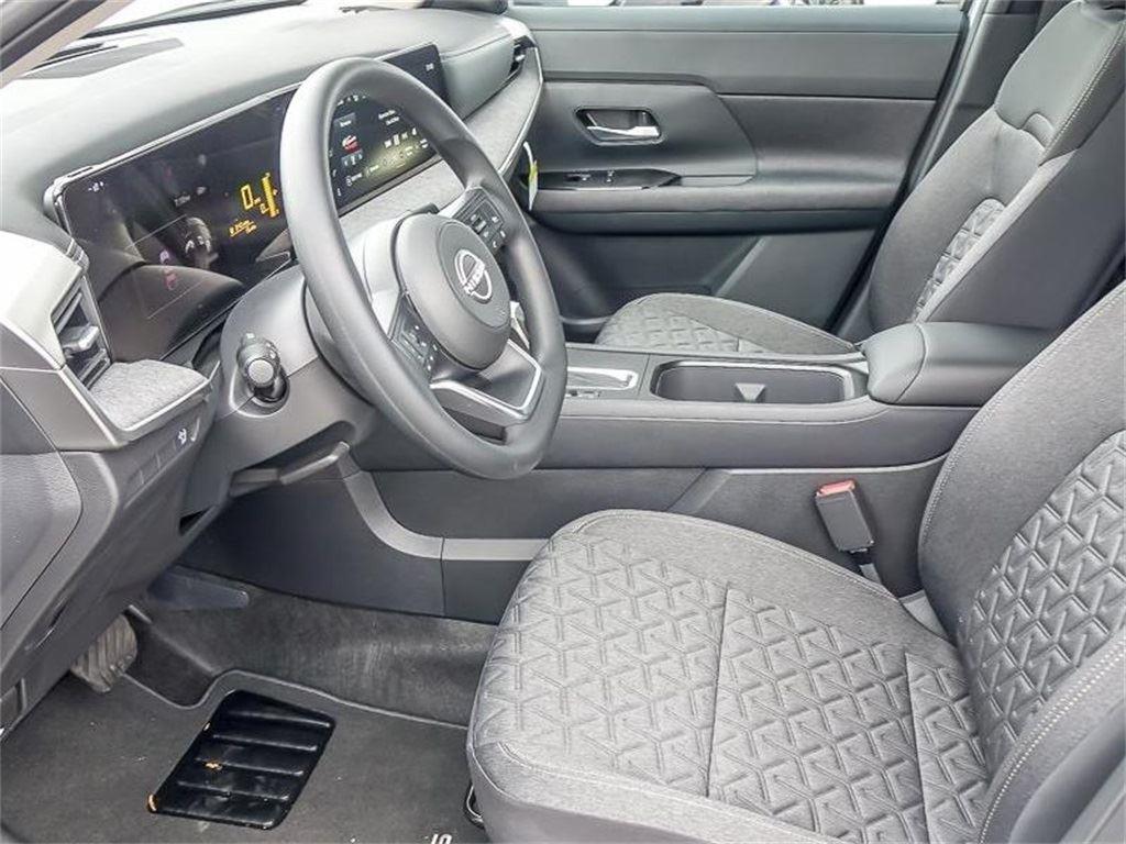 Vehicle image 9 of 19