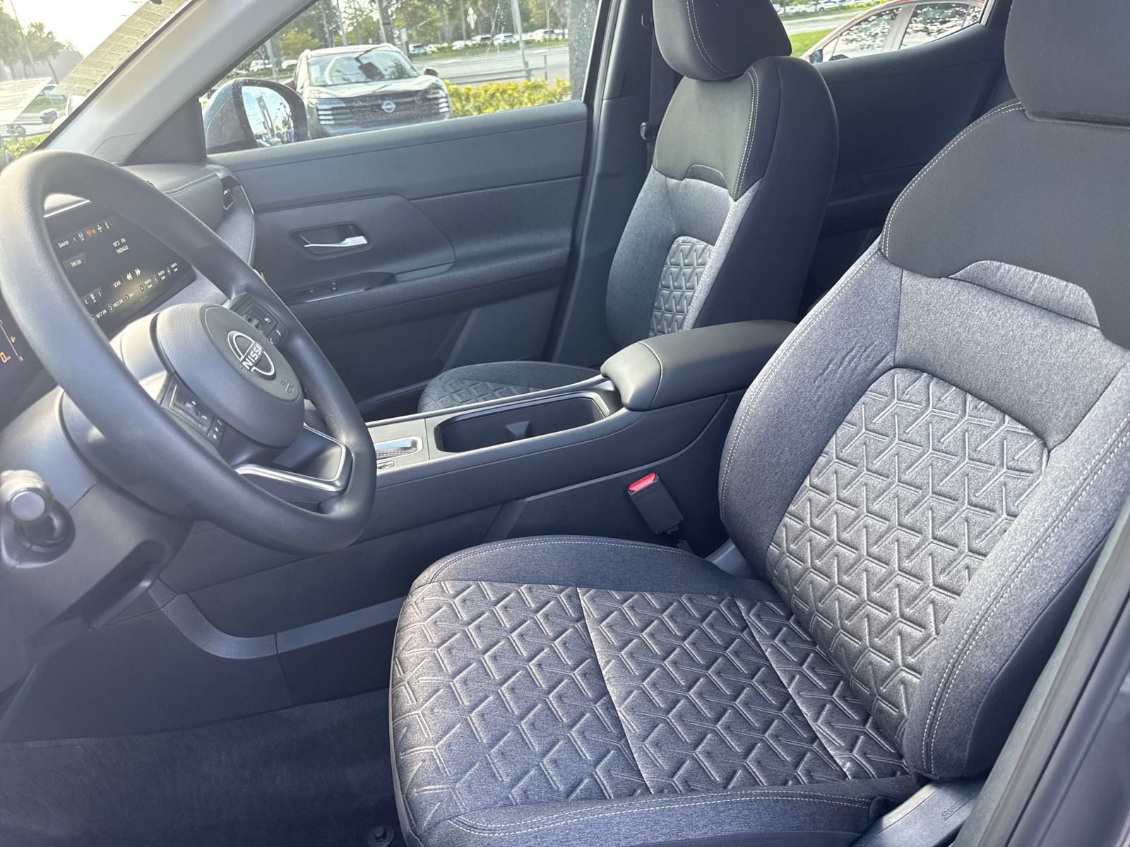 Vehicle image 11 of 23