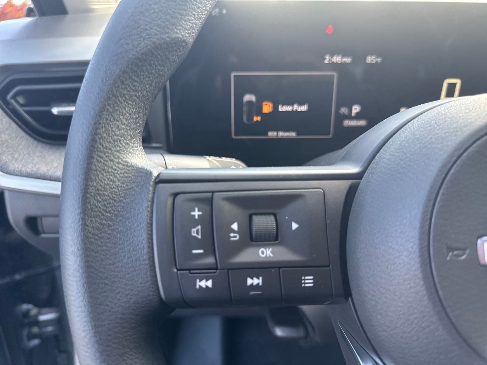 Vehicle image 21 of 23