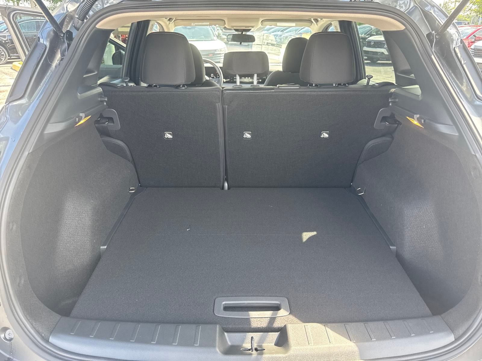 Vehicle image 10 of 23