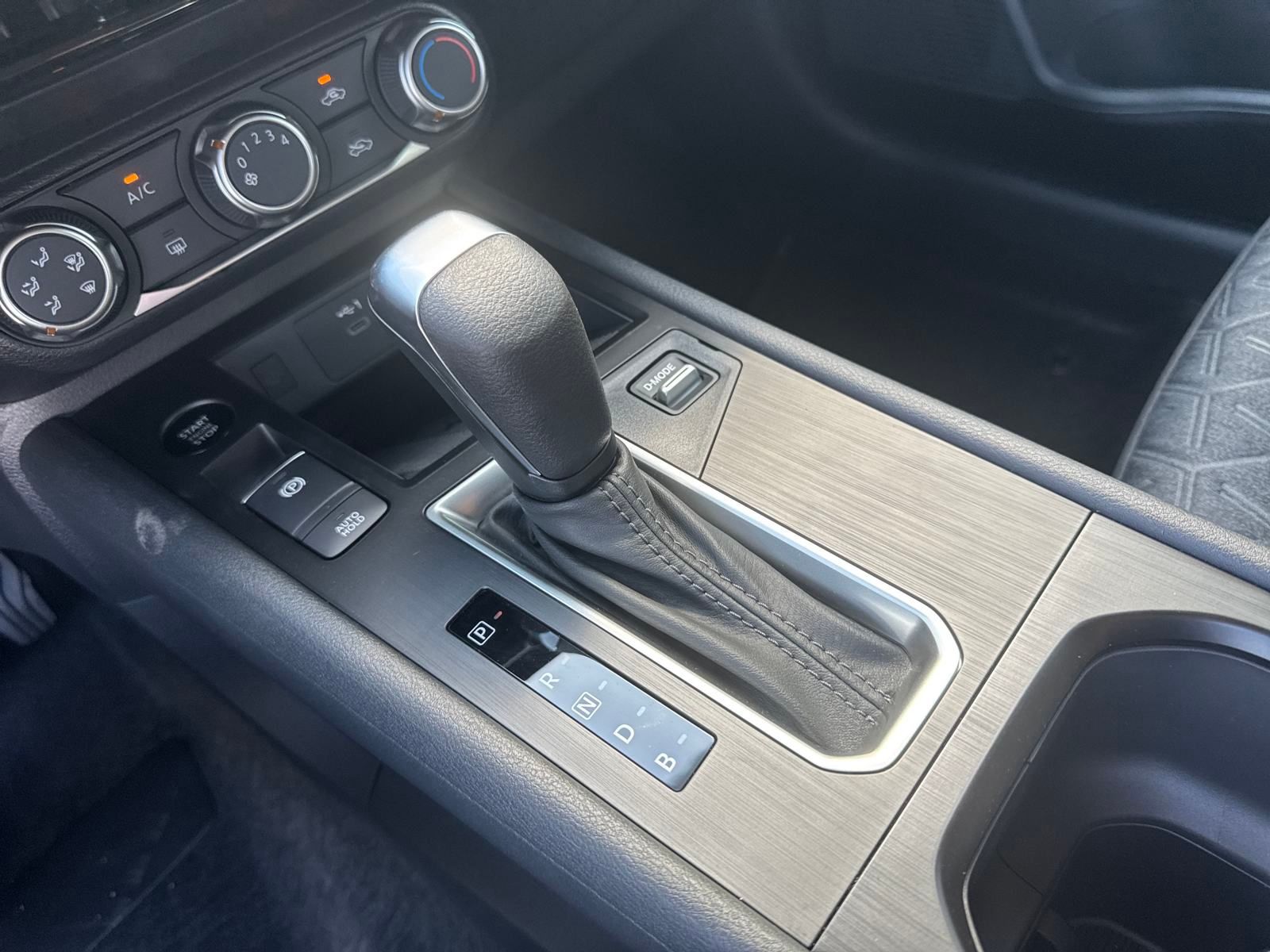 Vehicle image 17 of 23