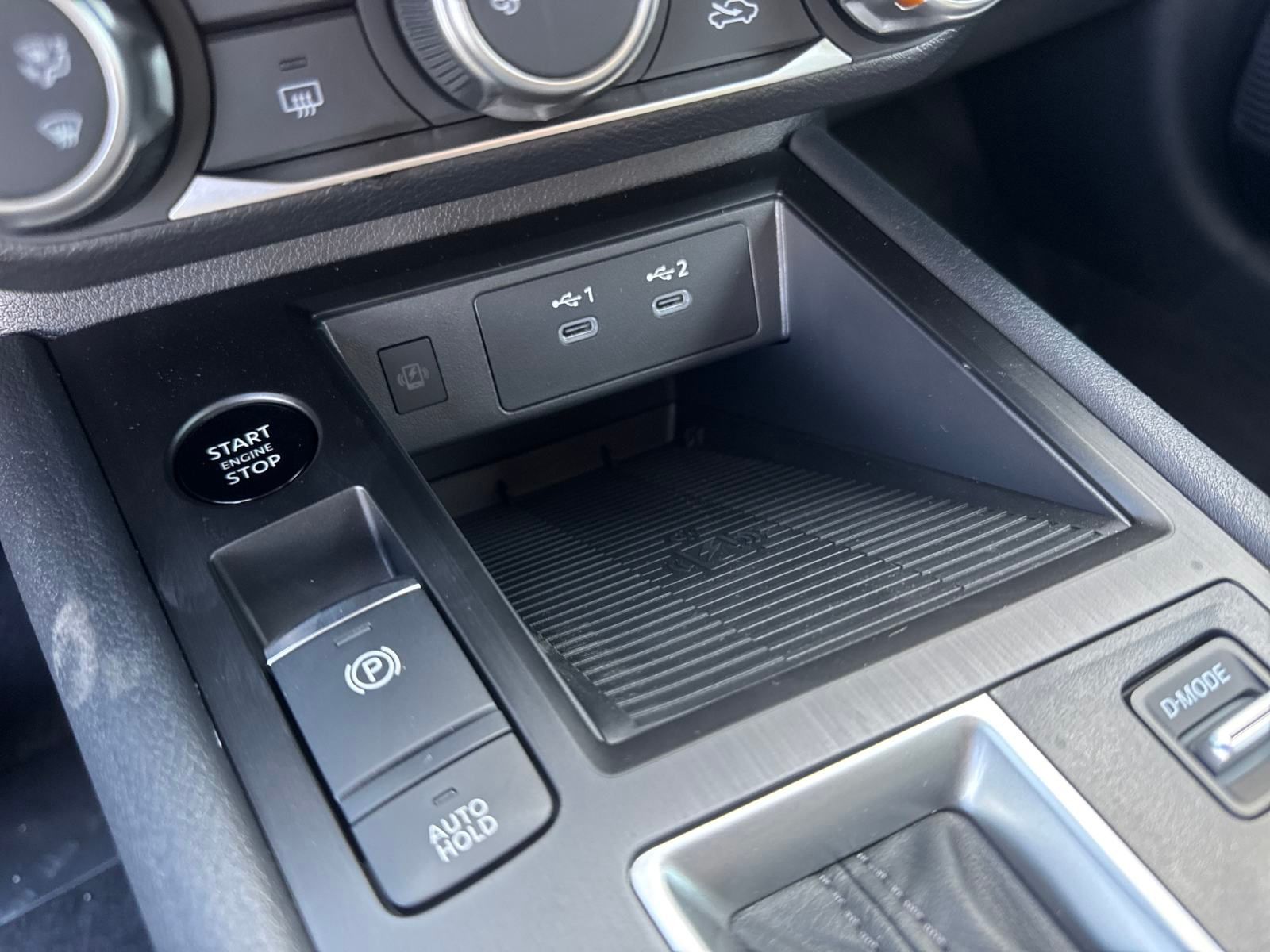 Vehicle image 19 of 23