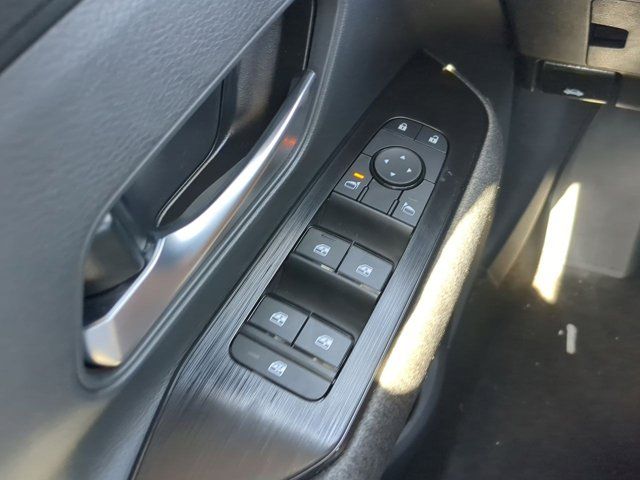 Vehicle image 27 of 29