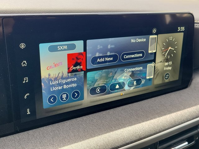 Vehicle image 24 of 30