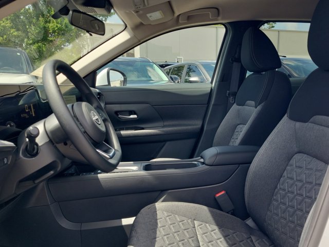 Vehicle image 17 of 30