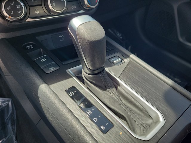 Vehicle image 28 of 30