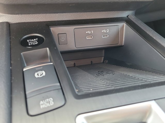 Vehicle image 27 of 30