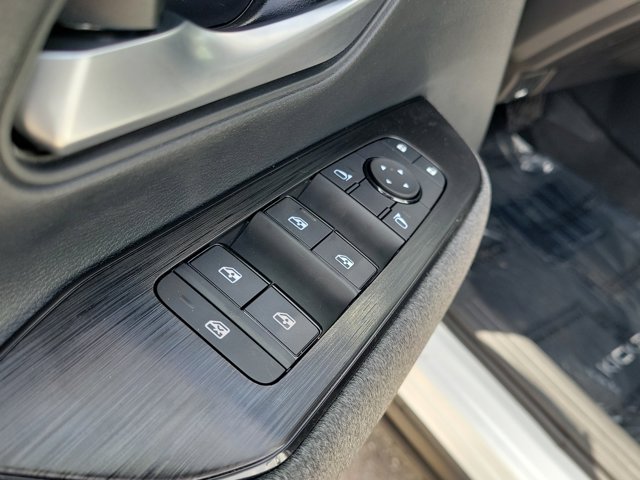 Vehicle image 16 of 30