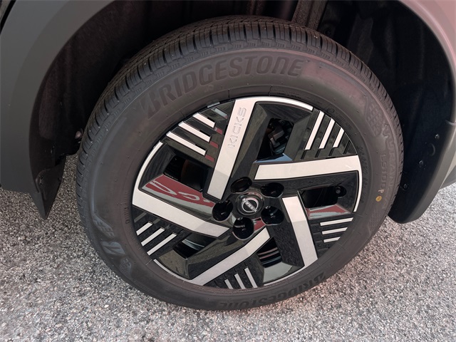 Vehicle image 13 of 22