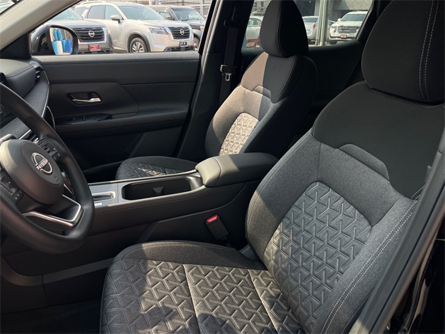 Vehicle image 14 of 22
