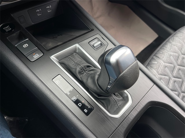 Vehicle image 14 of 20