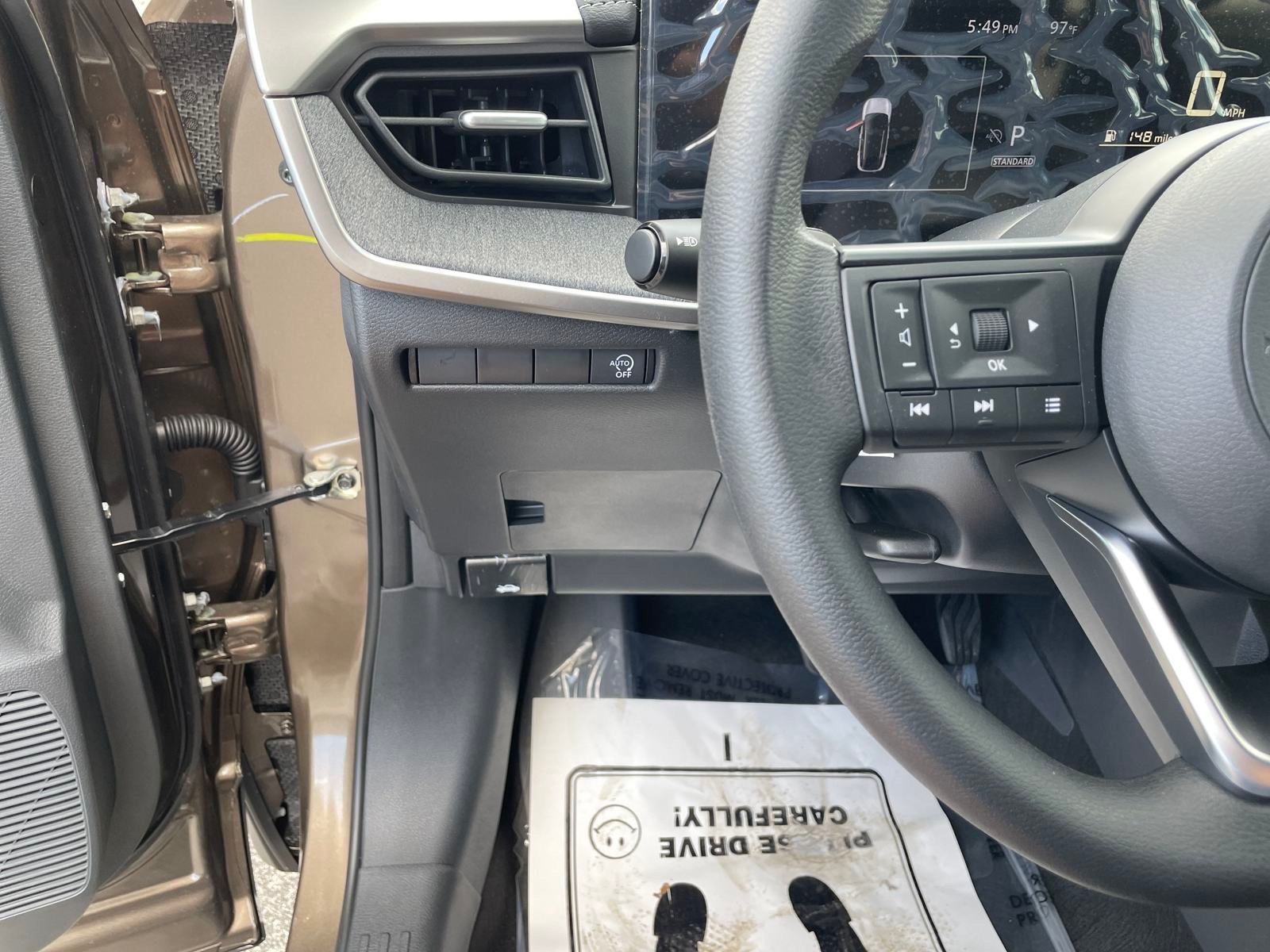 Vehicle image 17 of 19
